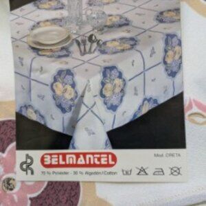 Vintage Set of Tablecloth and 6 napkins - NEW